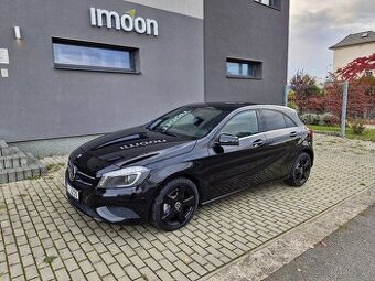Mercedes W176 A180 90KW 122PS NAVI KŮŽE BIXENONY garážovaný