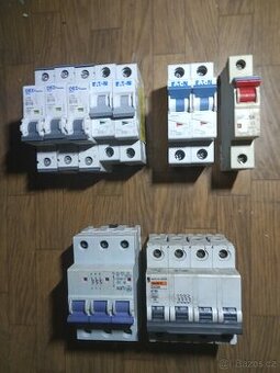 Prodám jističe 220 V a 380 V