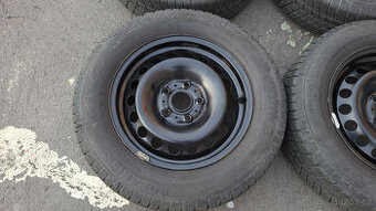 Pěkná zimní kola 15" 5x112 ET43 Octavia 3 + Golf 7