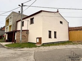 Prodej novostavby Zaječí s apartmány a vinným sklepem - 1
