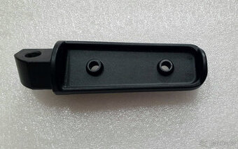 Yamaha FJR 1300 - zadní pravá stupačka