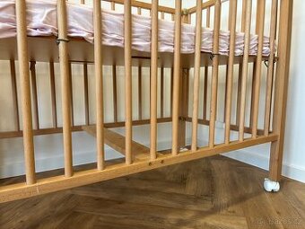 Dětská postýlka s matraci