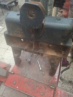 Prední litinová vana zetor