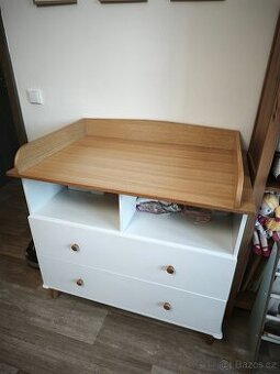Přebalovací komoda (bílá/dřevo)