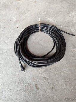 Kabel se zástrčkou