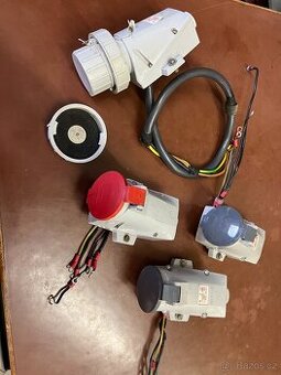 3f 16A 380V 400V zasuvky, vidlice na zed