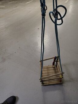 Dětská houpačka dřevěná