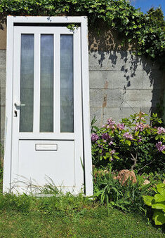 Vchodové dveře plastové v.216x99š.