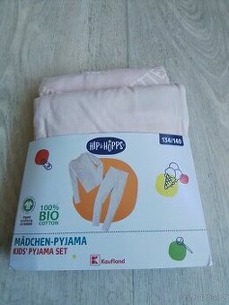 Nové dívčí pyžamo 134/140