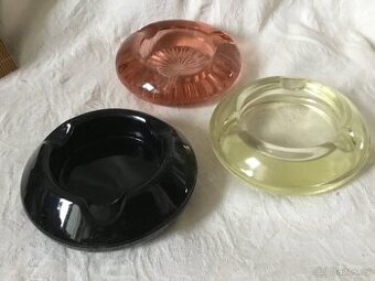 masivni dobovy popelnik 5 druhu