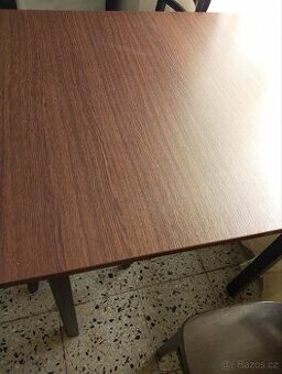 Prodám stůl 80x80 a tři židle k tomu