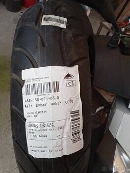 Zadní pneu skútr 140/70 R16, nepoužitá.