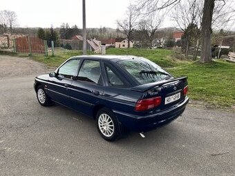 Ford Escort CL 1.4 Benzín 1995 147 000 Km