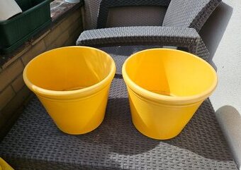 Dva keramické květináče, výška 23 cm