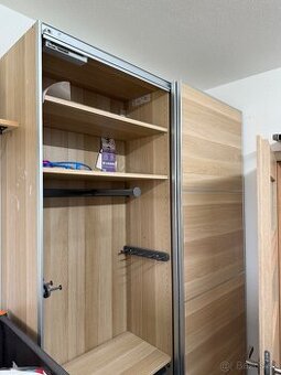 Čtyři vestavné skříně Ikea