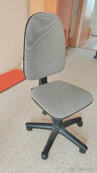 Kancelářská židle na kolečkách