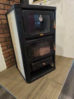 Krbová kamna Prity FG W15 s troubou a výměníkem na vodu