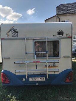 Karavan s palandami knaus pro 6 lidí