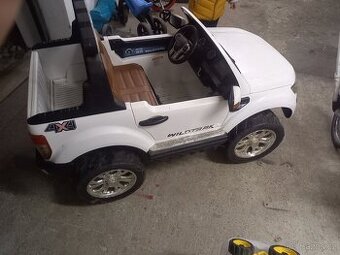 Prodám elektrické autíčko