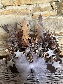 VÁNOČNÍ TRUHLÍK NA OKNA