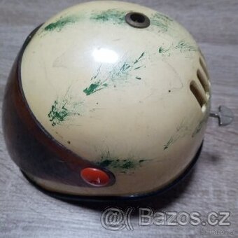 Nový popelník  PŘILBA  + ZAPALOVAČ v jednom