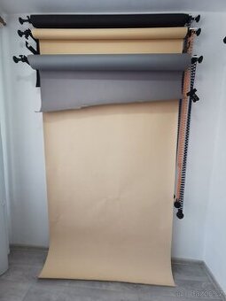 Držáky s trny na 4 fotopozadí + 3 x fotopozadí š. 1,35m