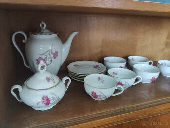 Porcelánová sada, asi čajová souprava, hrníčky, talířky