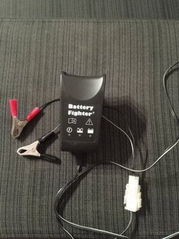 Nabíječka na zahradní traktor