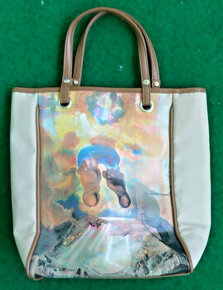 Kabelka s motivem obrazu Salvadora Dalí