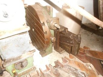 FN 20/22 otocny stul