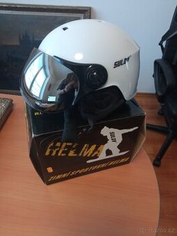 Zimní sportovní helma SULOV – se štítem (prasklý)