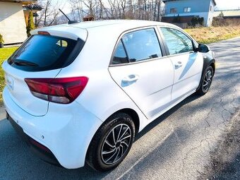 Kia Rio 1.2 63 kW,r.v,2021/8 naj.11tkm.koupeno nove v česku.