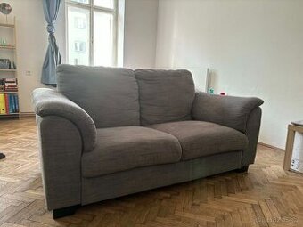 Pohodlný gauč / dvoumístná sedačka – velmi pěkný stav