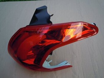 Světlo zadní pravé na Peugeot 2008 světlomet pravý reflektor