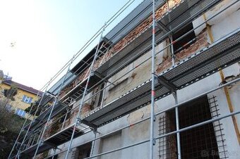 Pronájem fasádního lešení Layher v Lubenci.