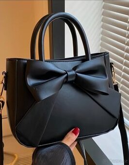 Černá kabelka s mašlí, crossbody menší
