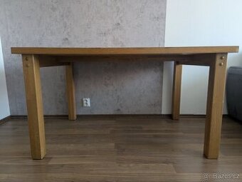 Jídelní stůl z masivu / masiv 140×94 cm – pevný a stabilní