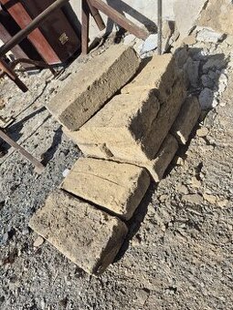 Hliněné cihly (vepřovice, kotovice)