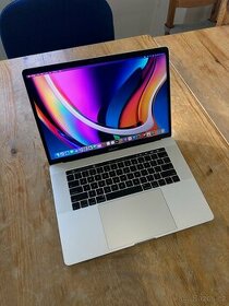 MacBook Pro 15" 2018, nová baterie, pěkný stav