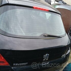 Peugeot 208 kufrové dveře