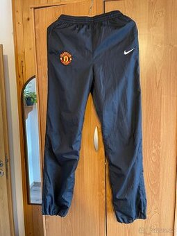 Černe nike kalhoty manchester city