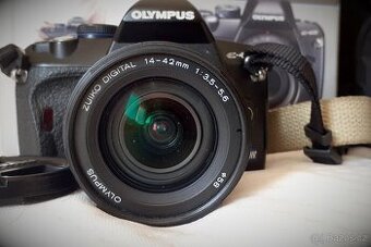 OLYPUS e-420