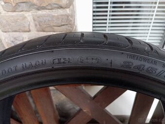 Pneu 245/30r20