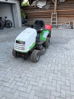 Zahradní traktor , sekačka