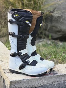 FM RACING THUNDER TERÉNNÍ BOTY BÍLÉ