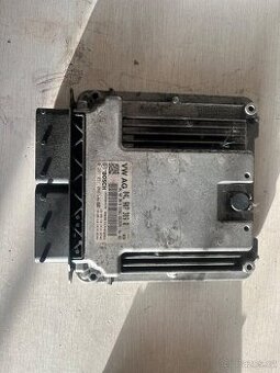 Řídicí jednotka motoru z VW Passat B8