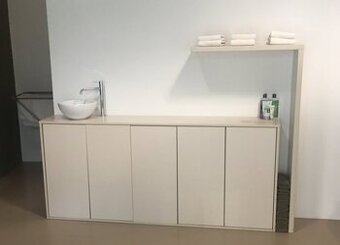 Kadeřnictví a nábytek i vybavení do obchodu