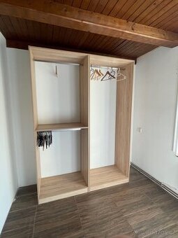 Šatní skříň - 1