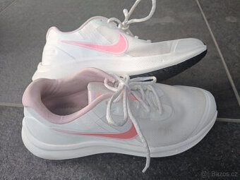 Dětské sportovní boty NIKE vel. 38