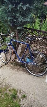 Kolo retro Favorit originál stav, středy ČZ, kovaná patka